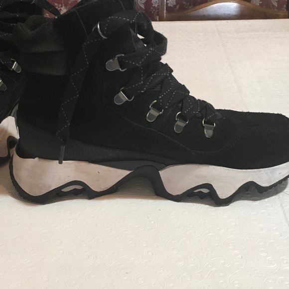 Sorel Suede Hiking waterproof boot - Picture 2 of 9